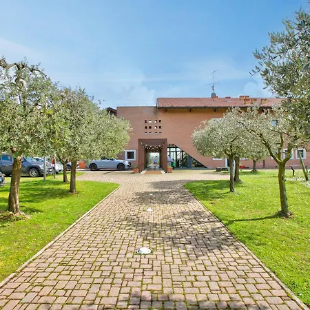 Çiftlik konaklama Almavite Wine With Pool Desenzano del Garda