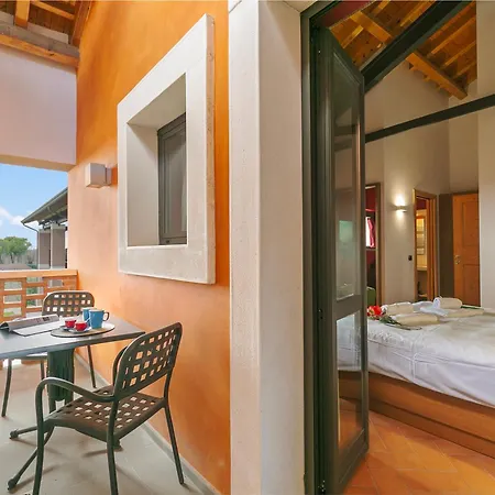 Almavite Wine With Pool 代森扎诺-德尔加达