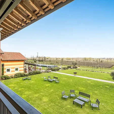 农家乐 Almavite Wine With Pool 代森扎诺-德尔加达