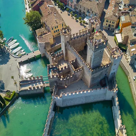 农家乐 Almavite Wine With Pool 代森扎诺-德尔加达