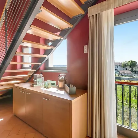 Almavite Wine With Pool 代森扎诺-德尔加达