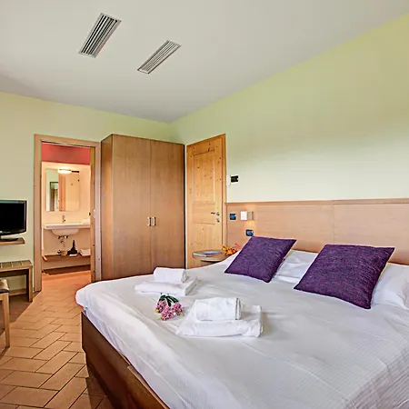 Almavite Wine With Pool 农家乐 代森扎诺-德尔加达