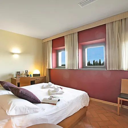 Almavite Wine With Pool 代森扎诺-德尔加达