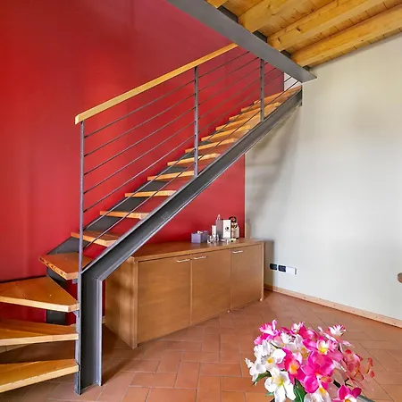 Almavite Wine With Pool 代森扎诺-德尔加达