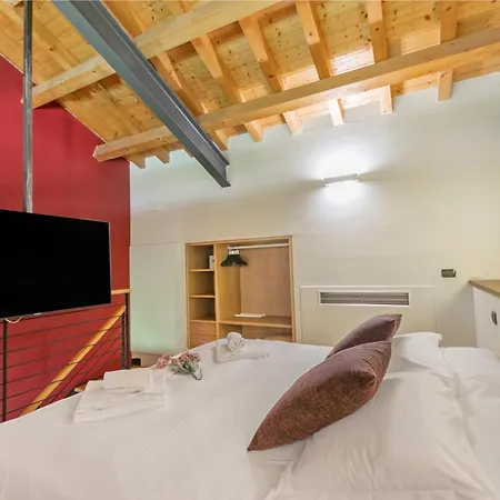 Almavite Wine With Pool 代森扎诺-德尔加达