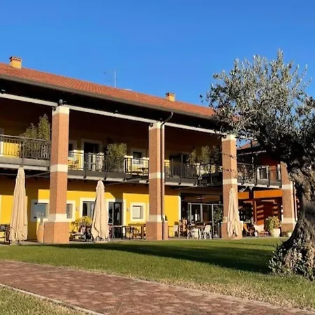 农家乐 Almavite Wine With Pool 代森扎诺-德尔加达