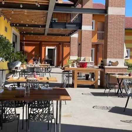 Almavite Wine With Pool